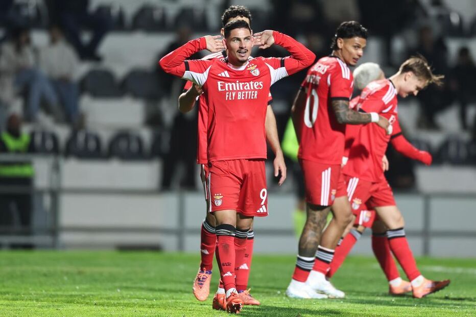 Ivanovic celebra golo no Farense-Benfica, oitavos da Taça de Portugal