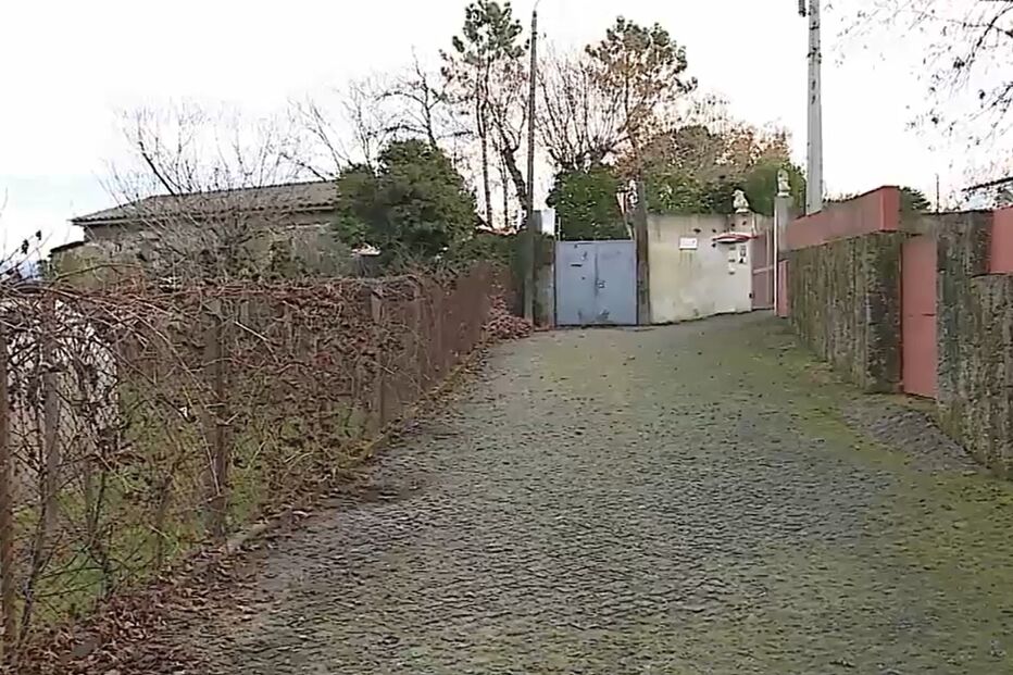 Mulher abriu portão de casa a homicida que a atacou à paulada