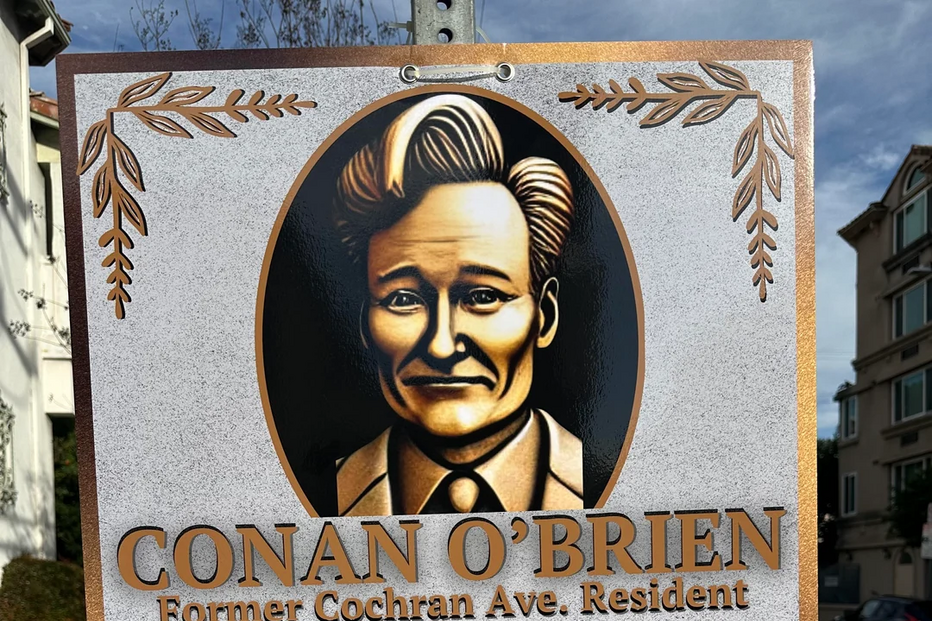 Conan O'Brien, antigo morador da Cochran Ave, inspira residentes a perseguir sonhos