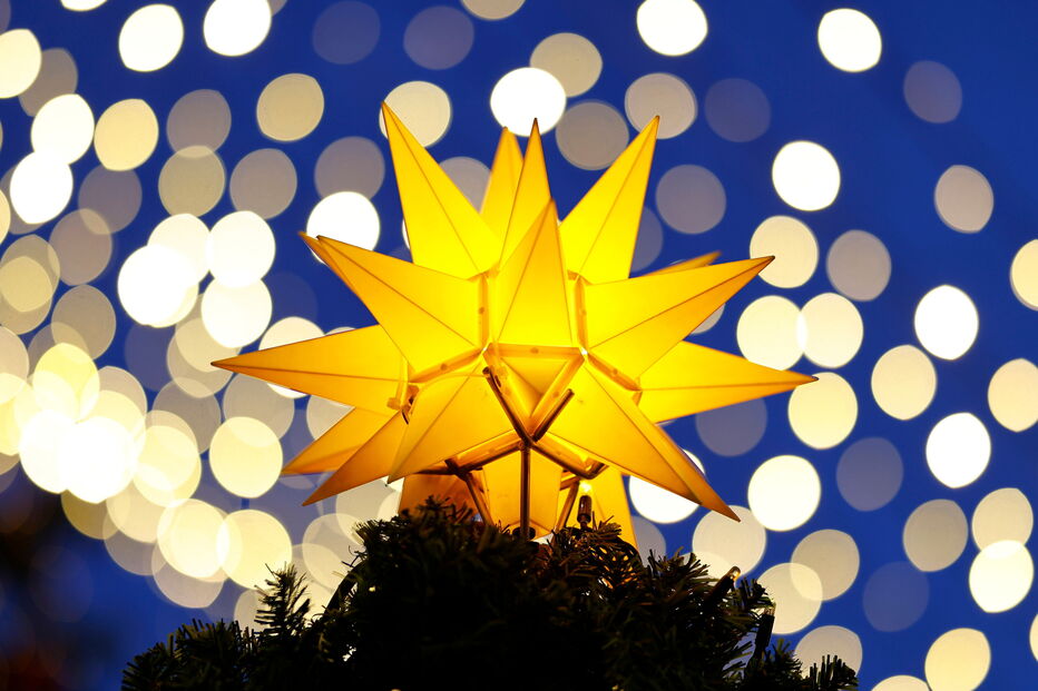 Estrela no topo de uma árvore de Natal