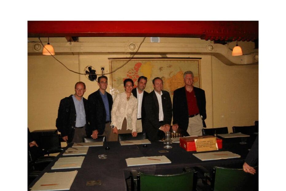 Vítimas de Jeffrey Epstein reagem à divulgação de documentos pelo Departamento de Justiça