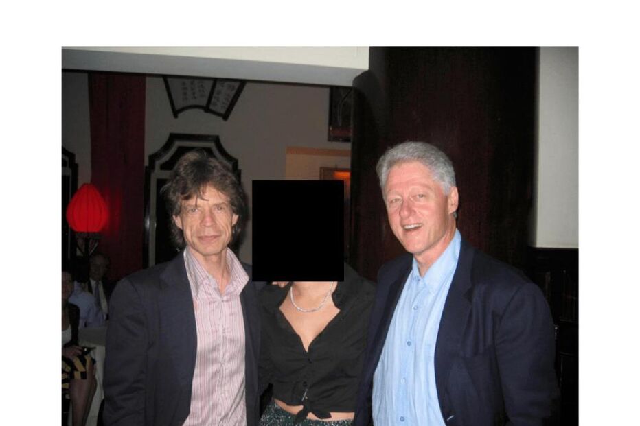 Bill Clinton e Mick Jagger surgem numa fotografia divulgada nos documentos do caso Epstein