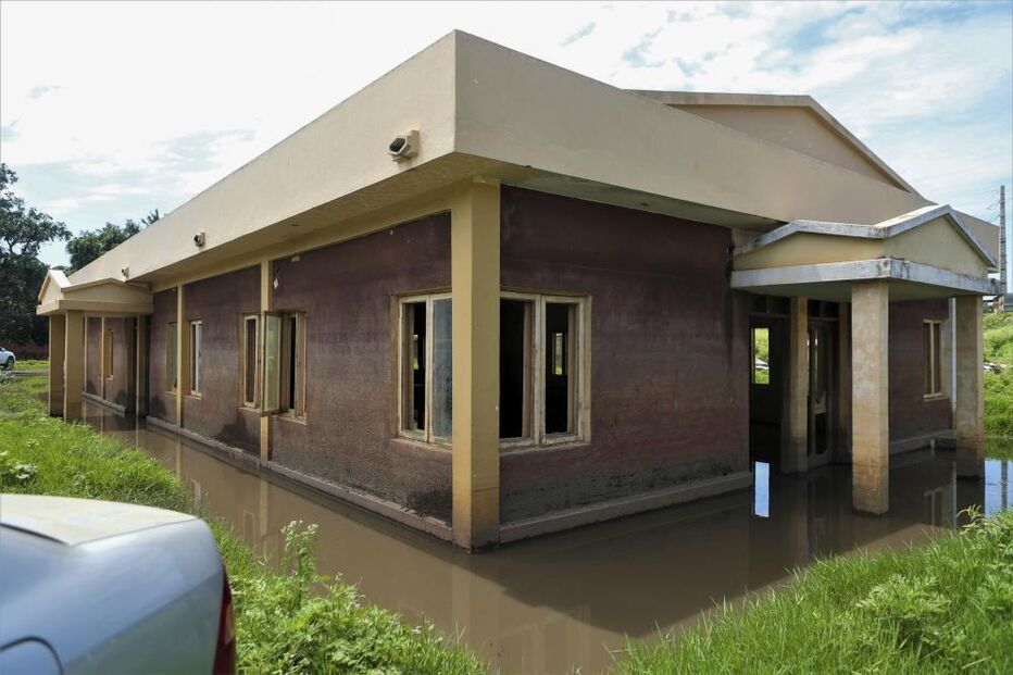 Fé sustenta cultos na Igreja Velha Apostólica do Ferroviário, subúrbios de Maputo