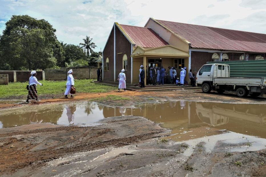 Fé sustenta cultos na Igreja Velha Apostólica do Ferroviário, subúrbios de Maputo