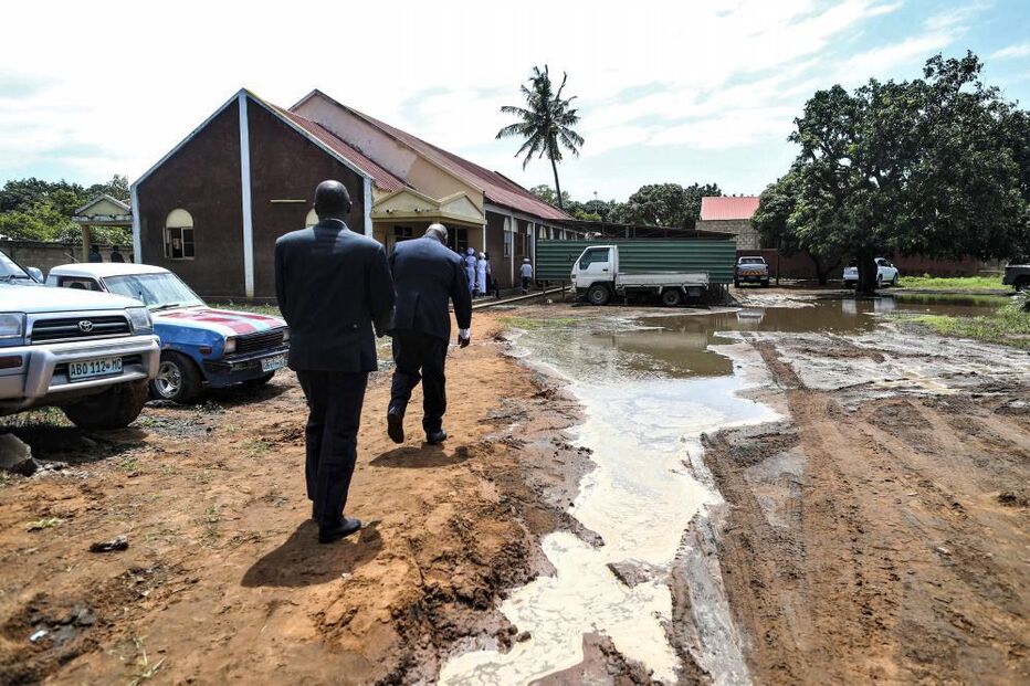 Fé sustenta cultos na Igreja Velha Apostólica do Ferroviário, subúrbios de Maputo