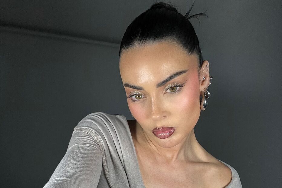 Diana Monteiro desafia rótulos aos 42 anos, mostrando atitude e estilo