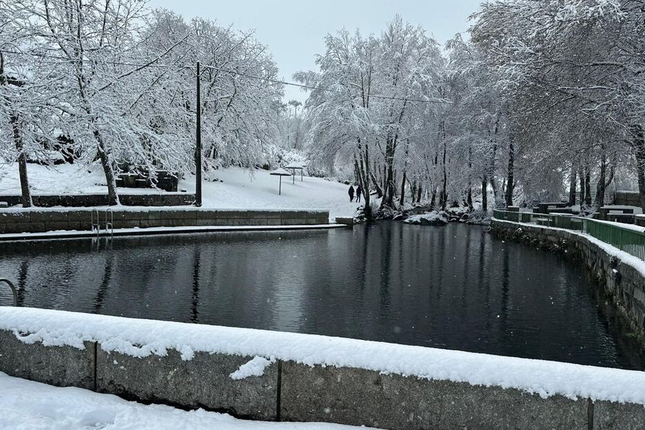 Gralheira, na serra de Montemuro, concelho de Cinfães, acordou cheia de neve