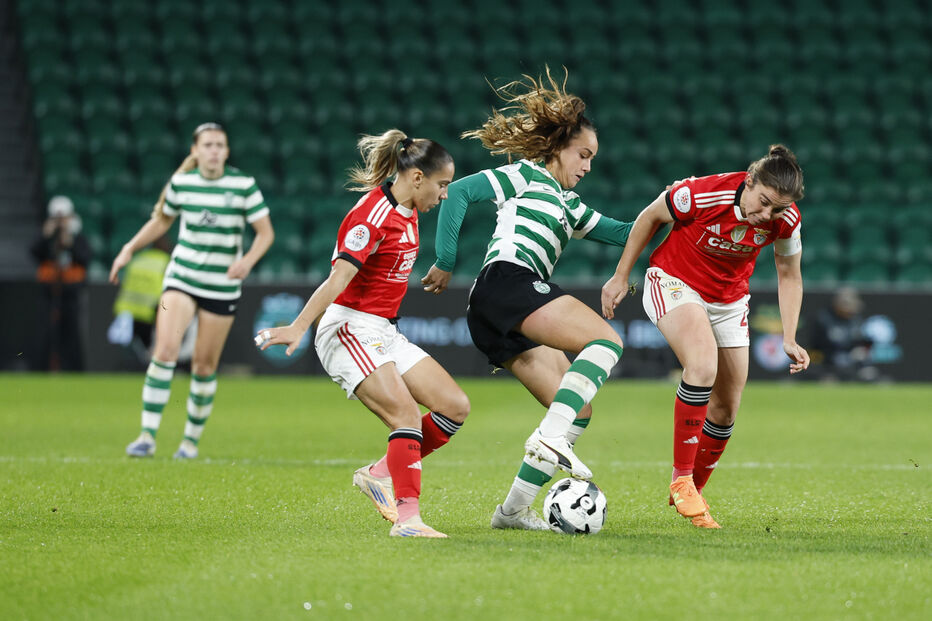Jogo entre Sporting e Benfica termina com polémica após golo anulado e penálti