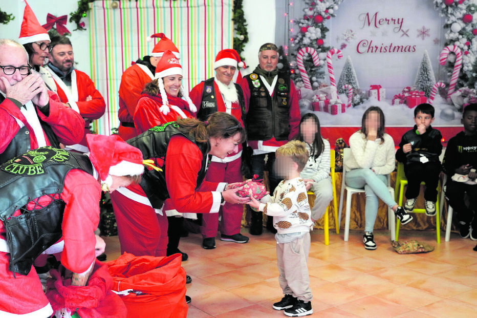 Entrega de prendas ocorreu na Catraia e Lar Bom Samaritano 