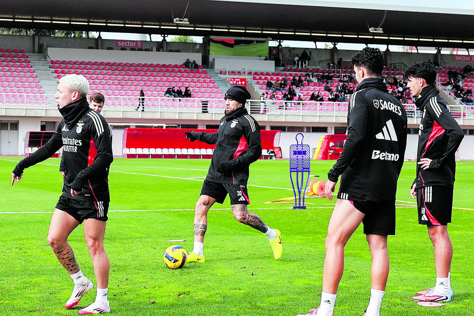 Melhoria de alguns jogadores destacada pelo técnico benfiquista