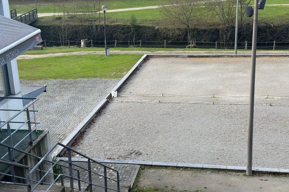 Homem morre em Paredes após queda de escada e longa exposição ao frio