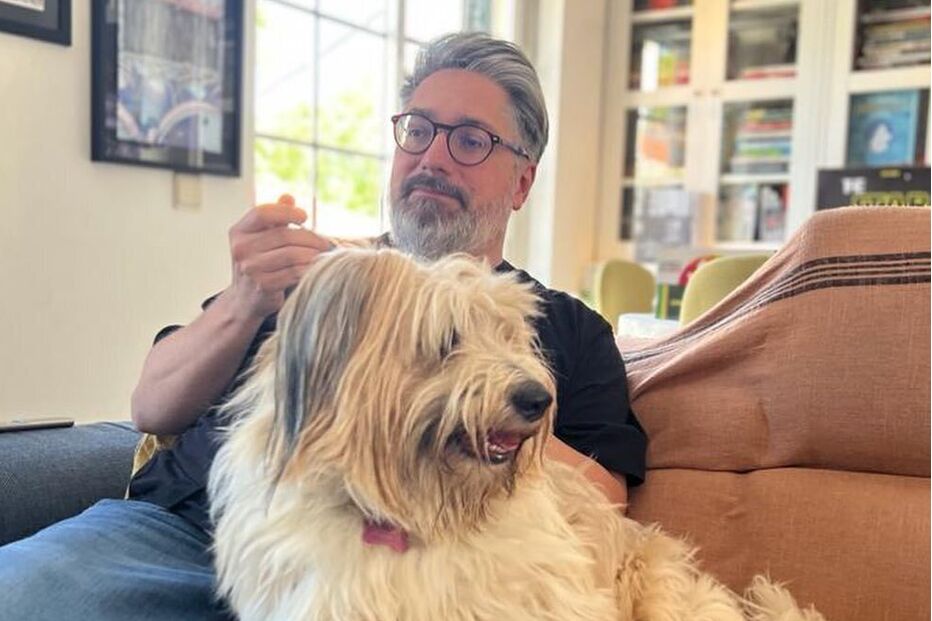 Quem é a cadela Chiclete que parece ter pressentido o AVC do dono, Nuno Markl?