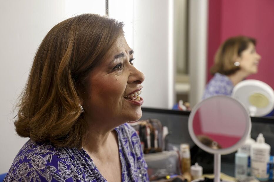 Cristina Oliveira reflete sobre a profissão de ator.
