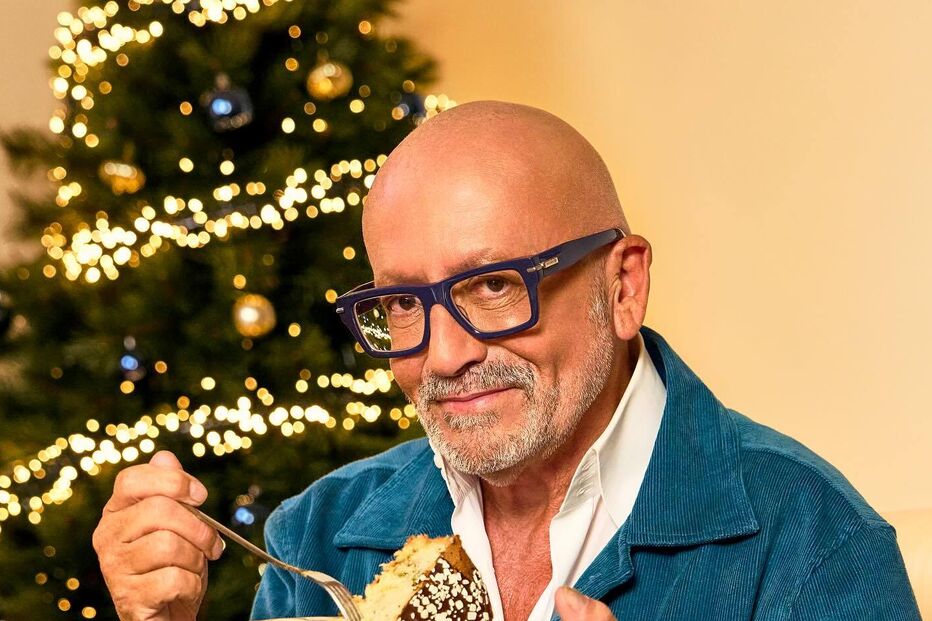 Goucha saboreia Panettone Deluxe de pistácio em ambiente natalício