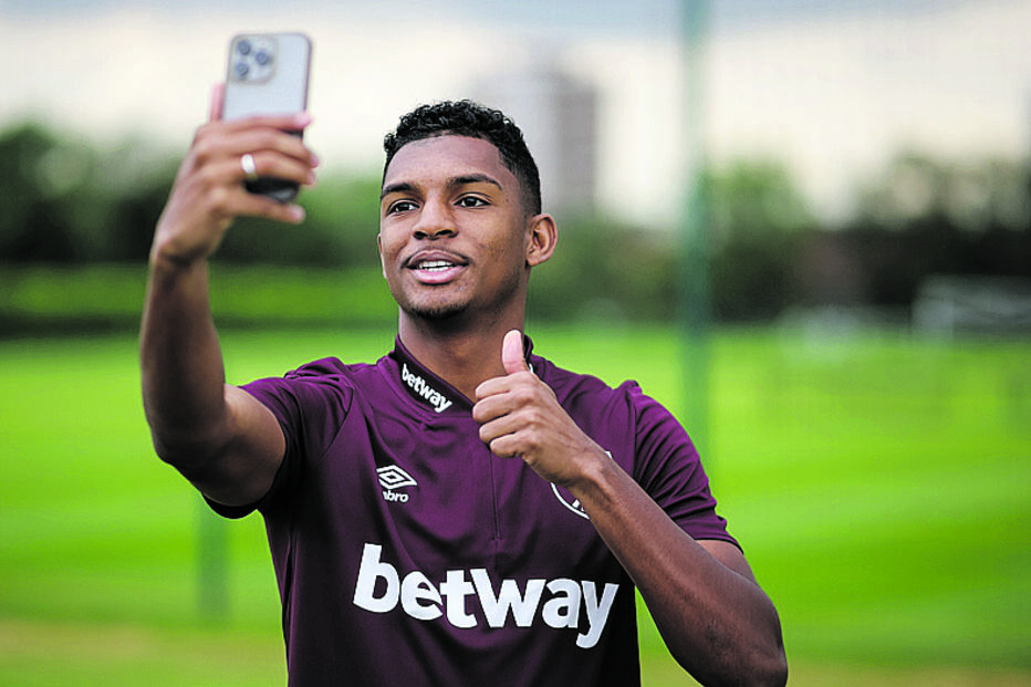 Luis Guilherme, possível reforço do Sporting CP, a caminho de Lisboa