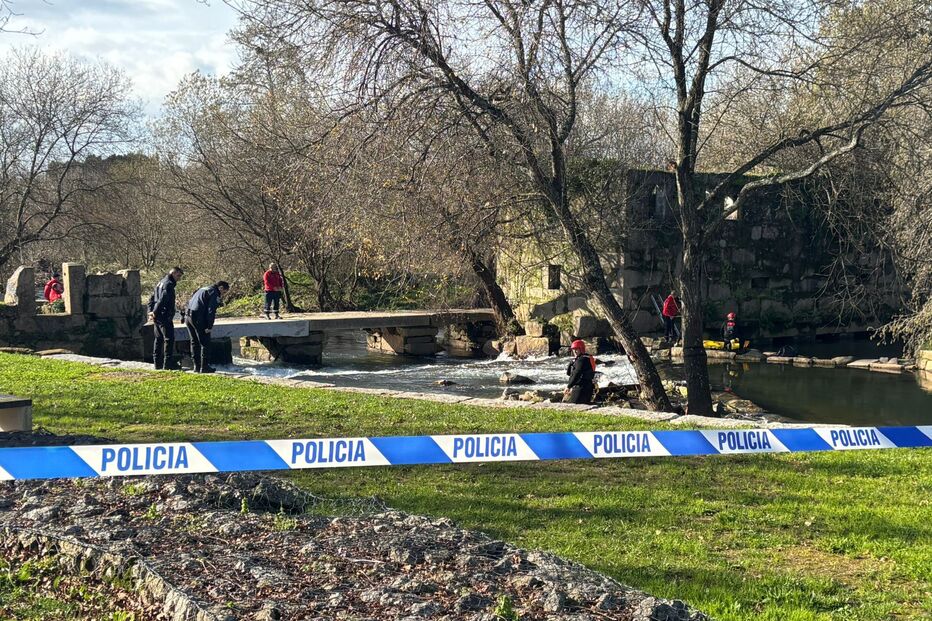 Corpo encontrado no rio Leça, em Ermesinde; polícia no local