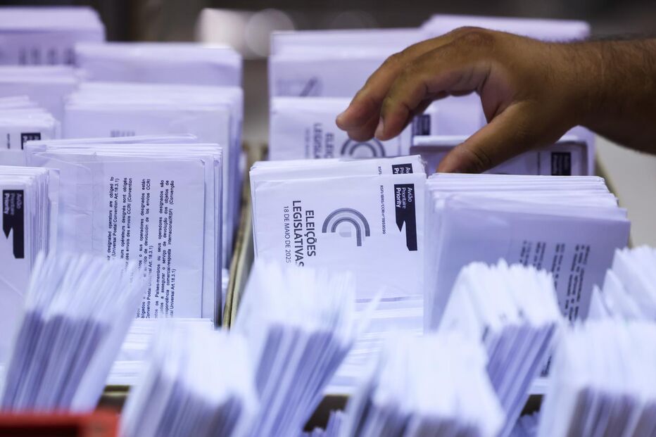 Nas legislativas de 2025, a AD reforçou a maioria.  A grande surpresa foi o Chega, que tem hoje 60 deputados. O PS continuou a cair 