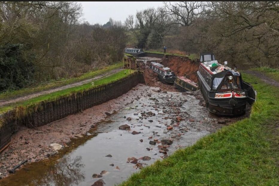 Buraco de 50 metros abriu-se num canal em Inglaterra 
