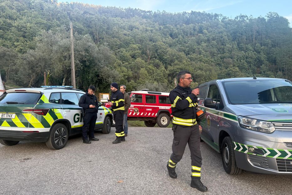 Buscas por homem desaparecido na Lousã; Bombeiros e GNR reforçam perímetro junto ao Castelo