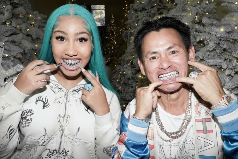 Filha de Kim Kardashian e Kanye West com o artista Johnny Dang