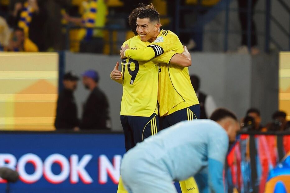 Cristiano Ronaldo celebra golo com colega no Al Nassr, na Arábia Saudita