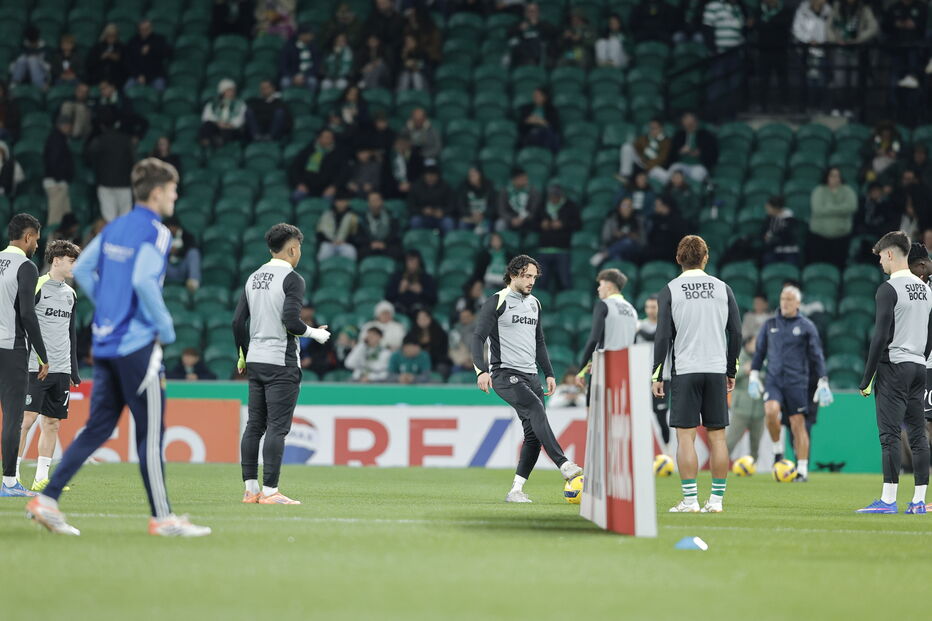 Equipa do Sporting a aquecer