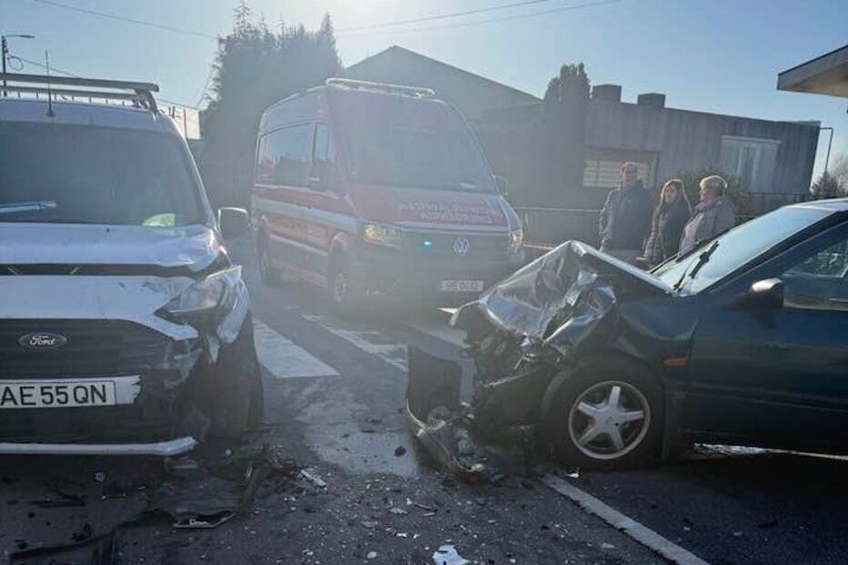 Colisão entre carro e ligeiro de mercadorias provoca um ferido na Trofa