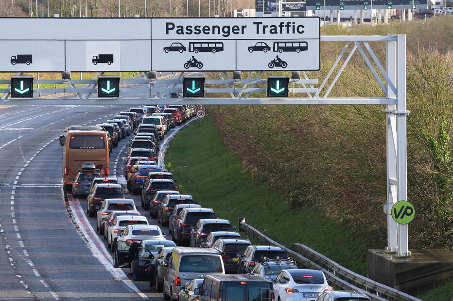 Vários comboios cancelados e atrasados devido a problema na rede elétrica do Eurotúnel