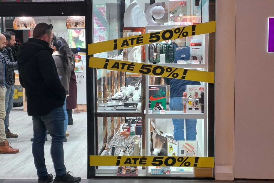 Relojoaria de centro comercial em Portimão assaltada