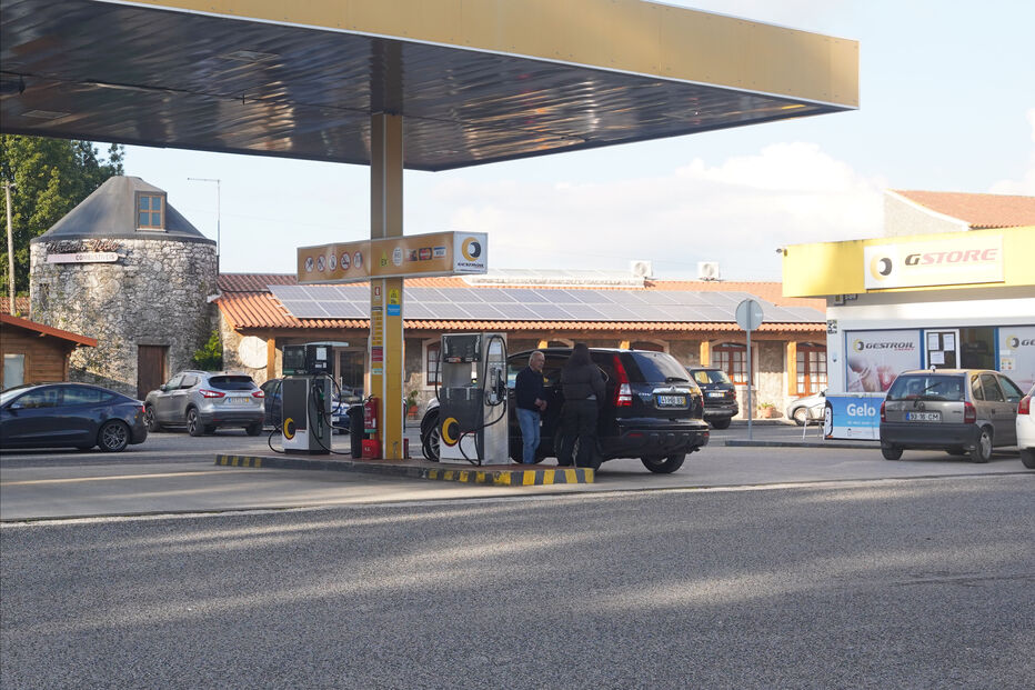 Assalto à mão armada em posto de combustível da GESTROIL sob investigação da PJ.
