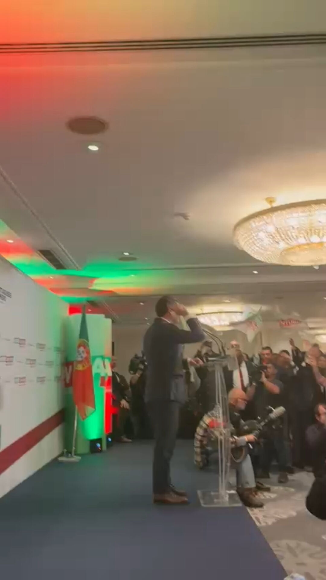 "8 de fevereiro, Ventura em primeiro": gritos de celebração ecoam na sede de campanha do líder do Chega