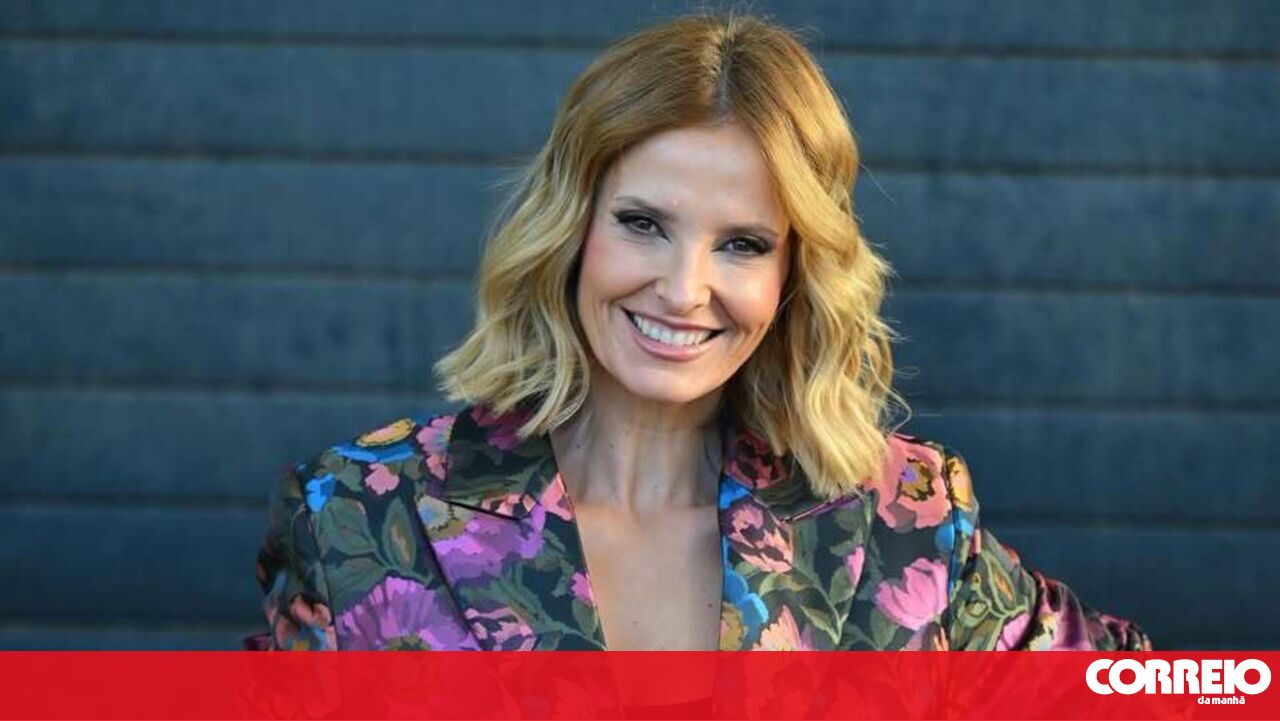 Cristina Ferreira photographed nude in the bathtub by her boyfriend