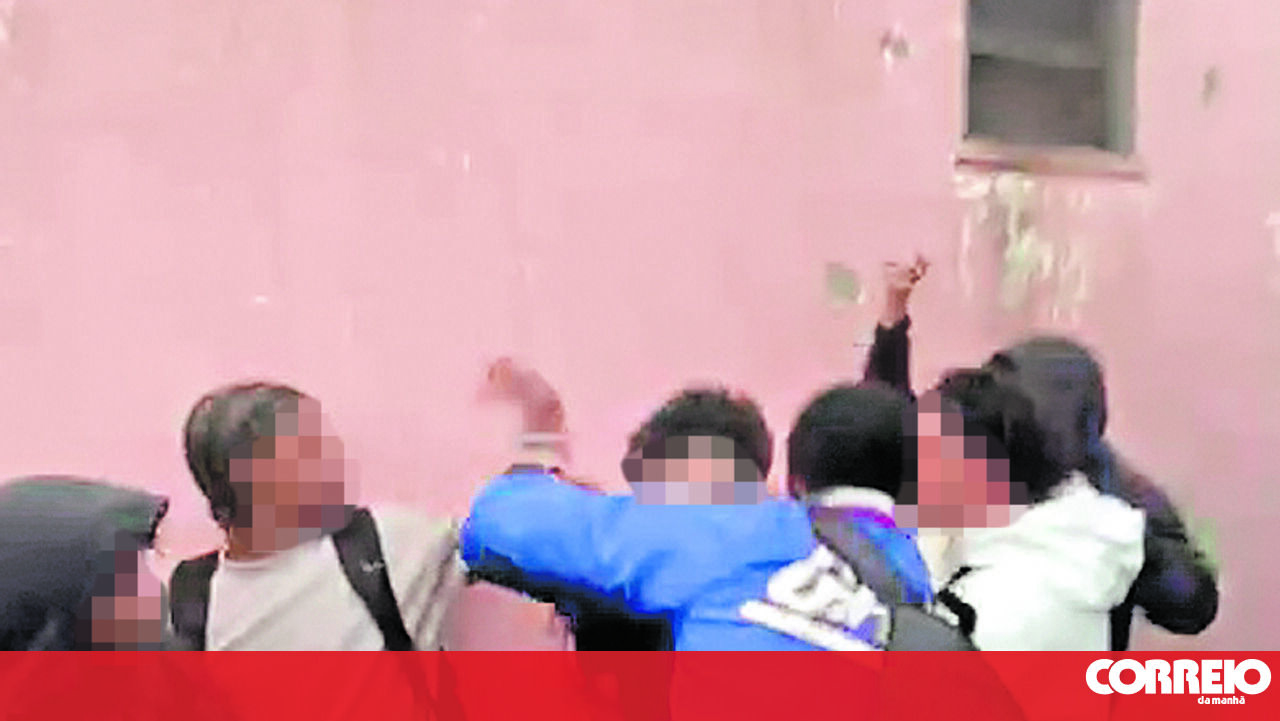 Students assault 14-year-old classmate and film it at a school in Oeiras