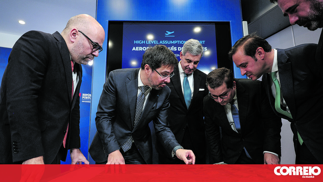 Government halts construction near new airport