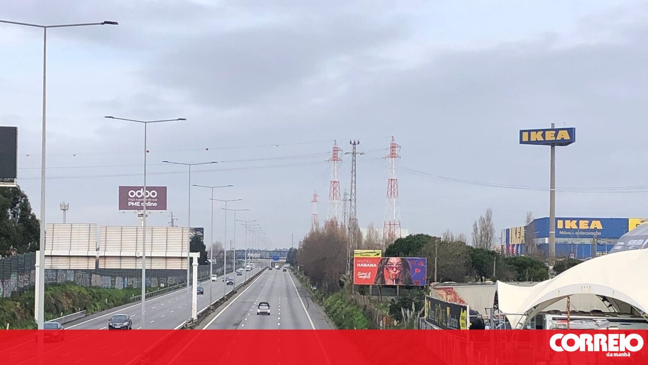 Two men die trapped after brutal collision on the A28 in front of MarShopping