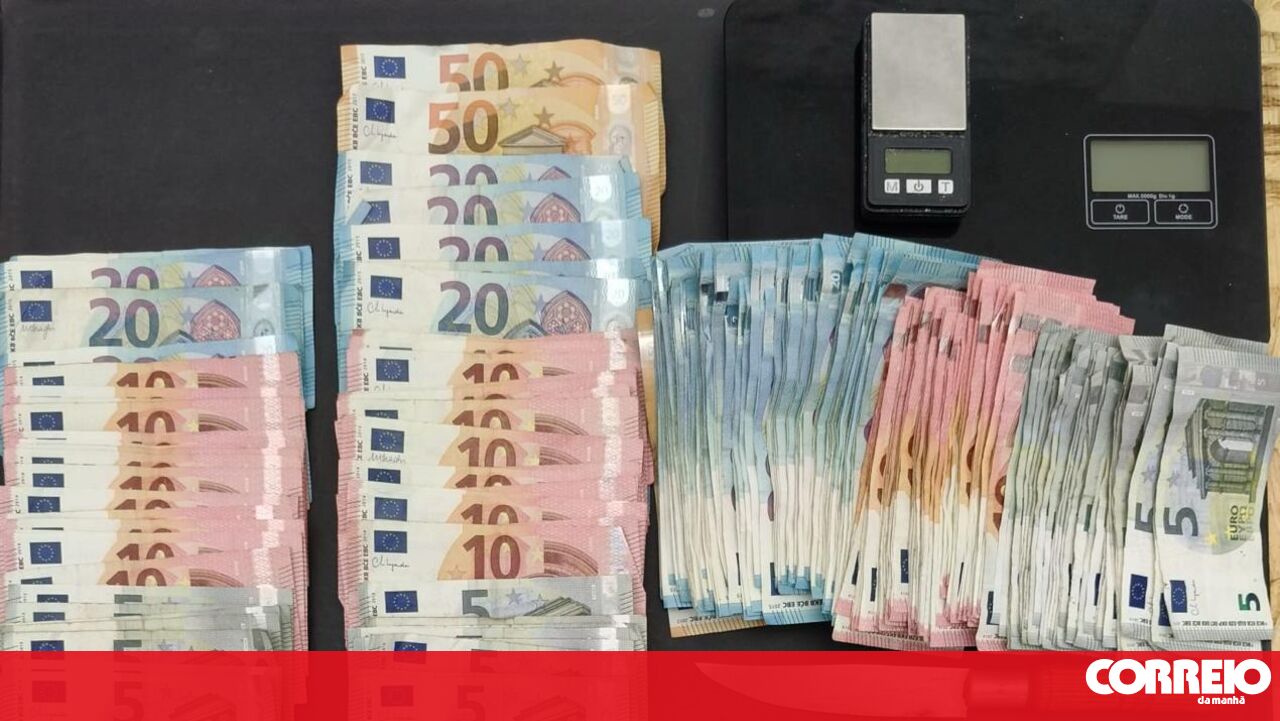 Three arrested by Lisbon PSP for dealing drugs near apartment blocks