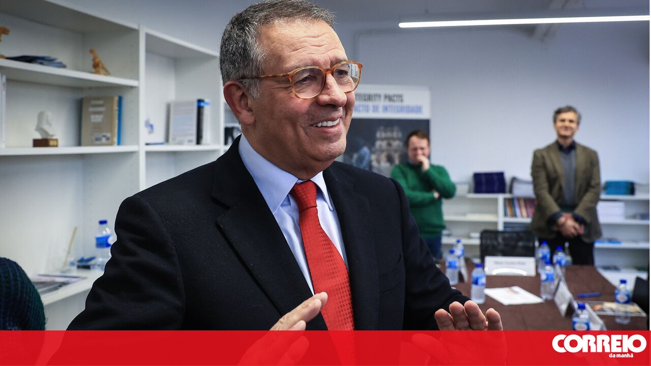 Seguro dispenses with a 'campaign message' in his speech and does not stay for dinner with supporters