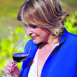 Aos 73 anos, Dina Aguiar regressa às origens no Douro vinhateiro