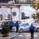 Polícia nas imediações de bar que ardeu na Suíça em festa de Ano Novo