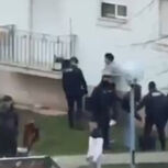 Momento em que GNR identifica cerca de 20 jovens na Lousã após confrontos 