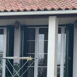 Janela partida em casa de filha de atriz desaparecida reforça suspeitas de sequestro