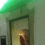 Vidro de restaurante vandalizado