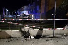 Carro em despiste invade jardim de moradia