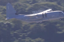 Aeronaves militares dos EUA são vistas a descolar de Porto Rico enquanto o conflito com a Venezuela se intensifica 