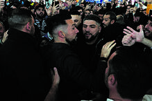 Euforia na partida do FC Porto: Mais de 200 adeptos foram ao aeroporto apoiar equipa