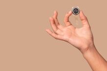 Elon Musk pretende implantar chips cerebrais em humanos