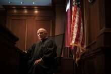 Quem é o juiz que vai presidir ao julgamento de Nicolás Maduro