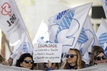 Dezenas de professores e educadores protestam em Lisboa por menos carga horária