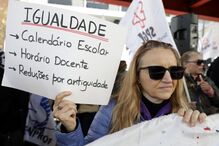 Dezenas de professores e educadores protestam em Lisboa por menos carga horária