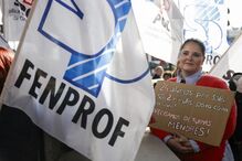 Dezenas de professores e educadores protestam em Lisboa por menos carga horária